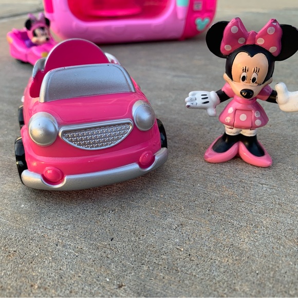 MINNIE MOUSE MICROWAVE WITH MINNIE MOUSE MINI DOLL WITH TWO CARS - Picture 4 of 7